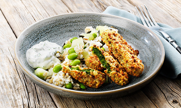 Pinaattipuikot soijapavuilla ja sitruunajogurtilla