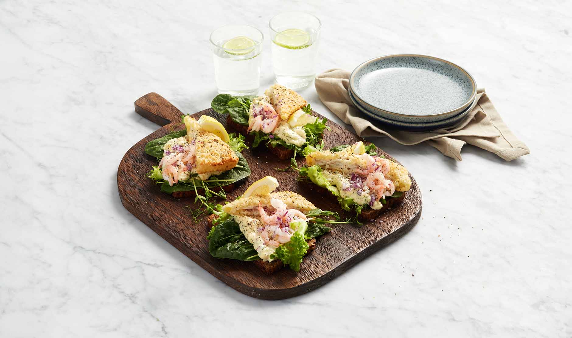 Rapeat kalaleivät kananmunatahnalla ja katkaravuilla