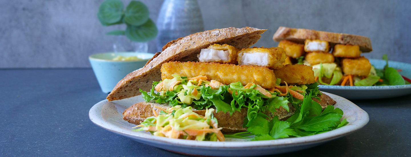 Kalapuikko-coleslaw-leipä