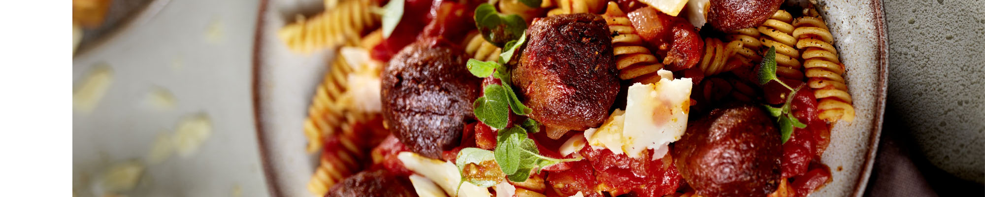 Vegepyöryköitä tomaattikastikkeessa