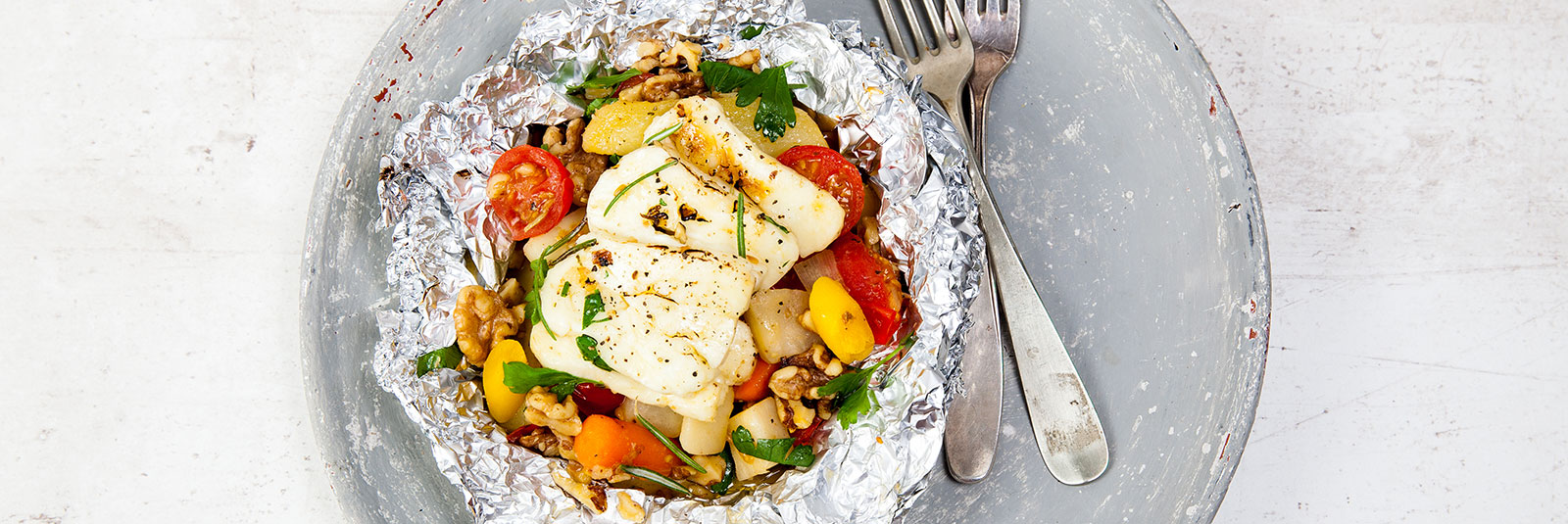 Uunikasvikset foliossa ja halloumijuustoa