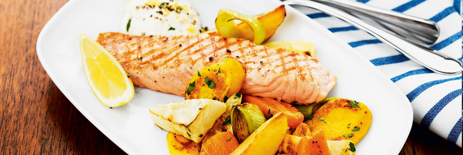 Lohifilee ja sitruunainen jogurttikastike