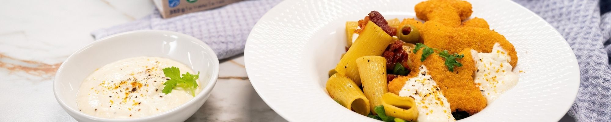 Teresa Välimäen lämmin pasta-pekonisalaatti ja paistettua kalaa