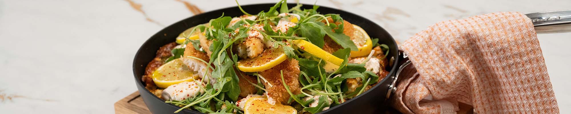 Teresa Välimäen peruna-ruuskukaalimunakas tapaan ja rapeaa kalaa