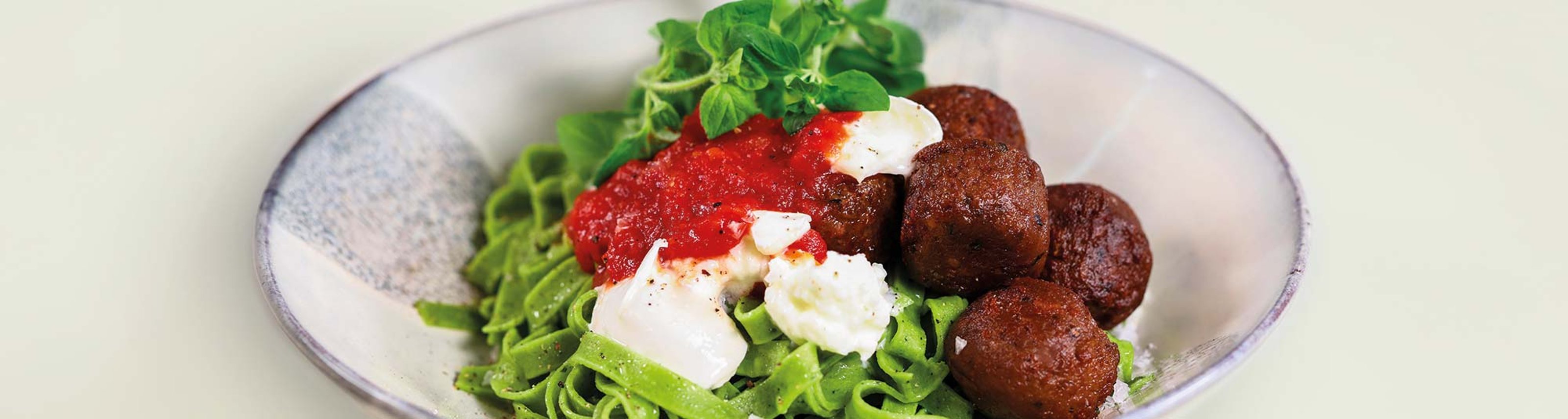 peasebullar med mozzarella och tomatss_96261.jpg